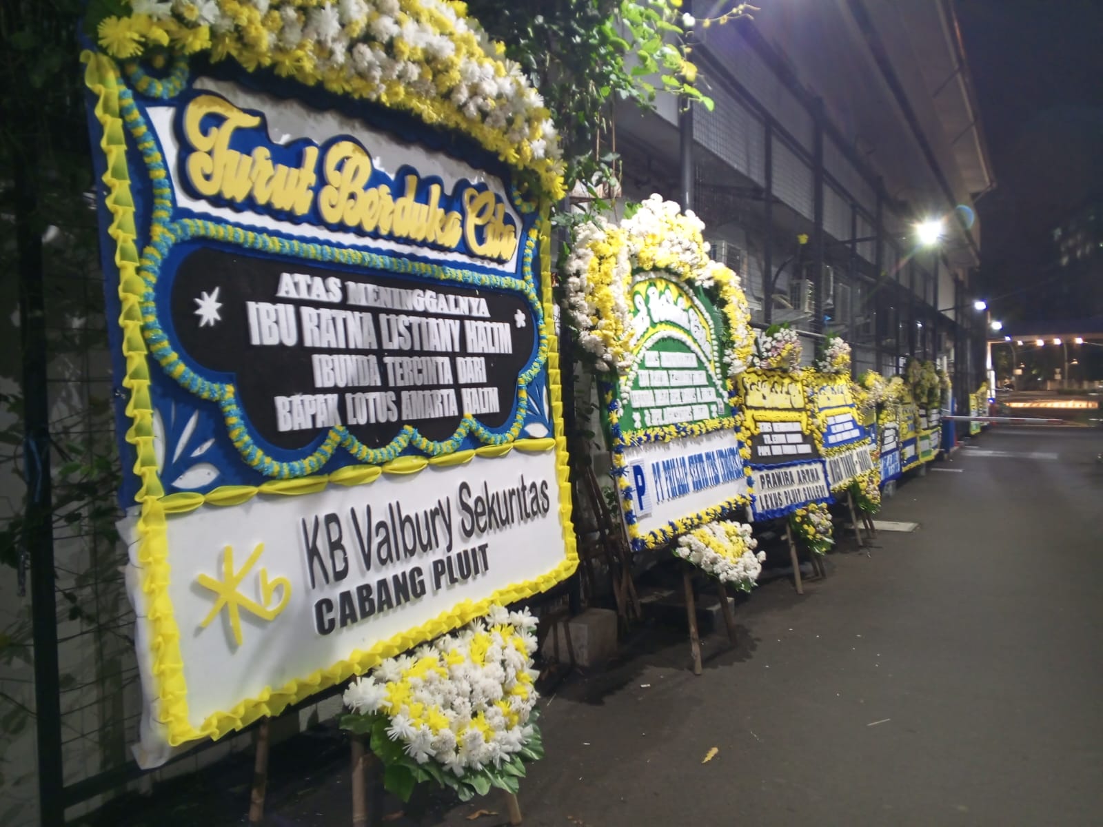 papan bungan duka